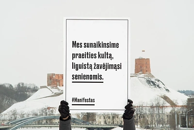 Lietuvoje pradedamo rodyti filmo „Manifestas“ pareiškimai provokavo sostinės gatvėse