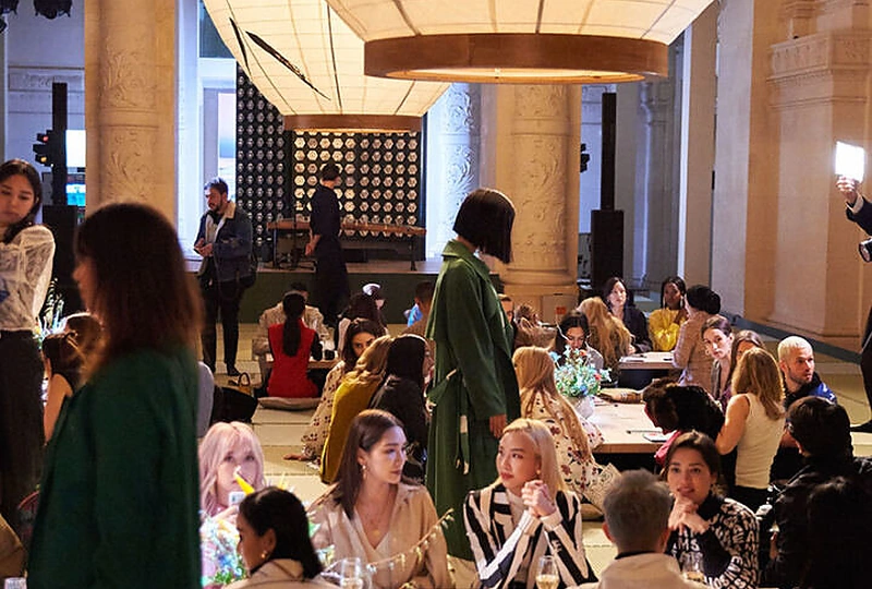 Paryžiaus mados savaitėje pristatyta Japonijos įkvėpta 2018 m. „H&M Studio“ pavasario ir vasaros kolekcija