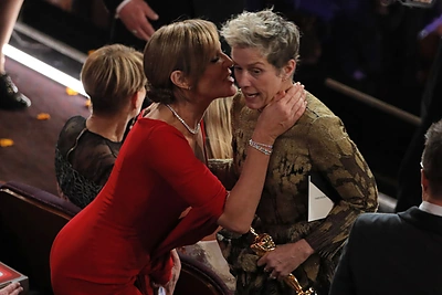 Geriausia aktore pripažinta F. McDormand per „Oskarus“ savo kalbą „papuošė“ itin kilniu gestu