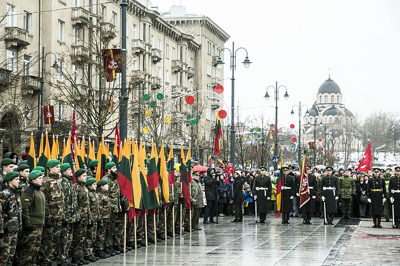 Kovo 11-osios minėjimas Vilniuje: daug trispalvių ir dainų