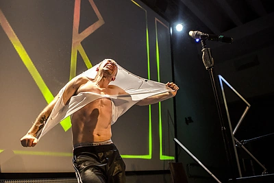 Pirmieji V. Bareikio turo koncertai: šokanti Lietuva ir siūbuojantis Molėtų observatorijos kupolas