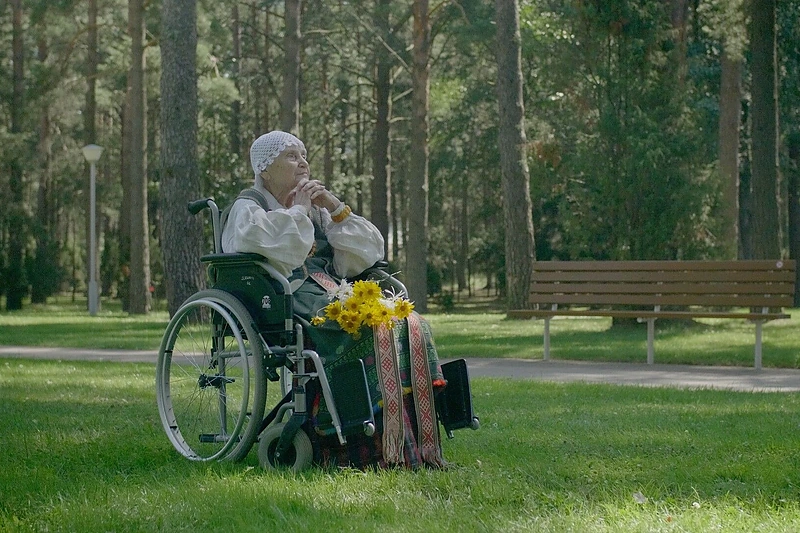 Kadras iš filmo „100 metų kartu“