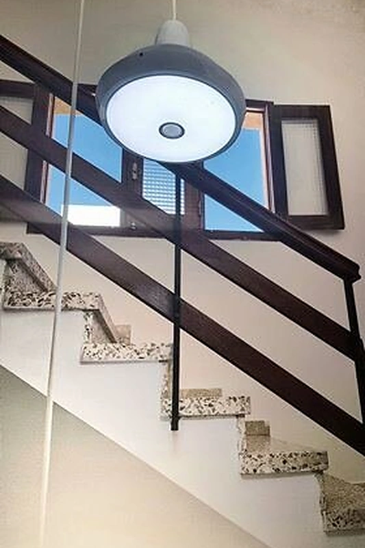 Baltai nudažyta laiptinė pakeitė net kaimynų įpročius