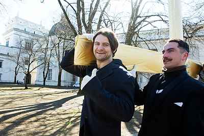 Ainis Storpirštis legendinėje Vilniaus vietoje iškėlė „Auksinį kryžių“