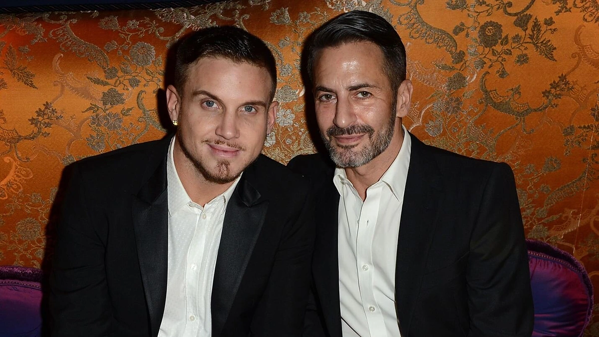 Dizaineris Marcas Jacobsas pasipiršo savo draugui Charly DeFrancesco