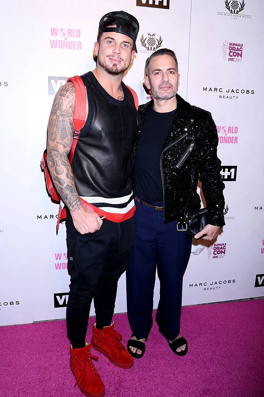 Dizaineris Marcas Jacobsas pasipiršo savo draugui Charly DeFrancesco