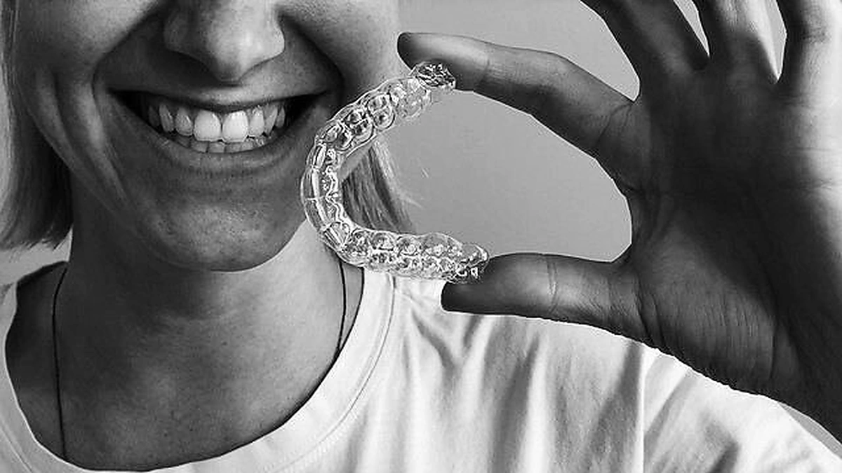 Naujausių technologijų dovana – dantų tiesinimas be breketų