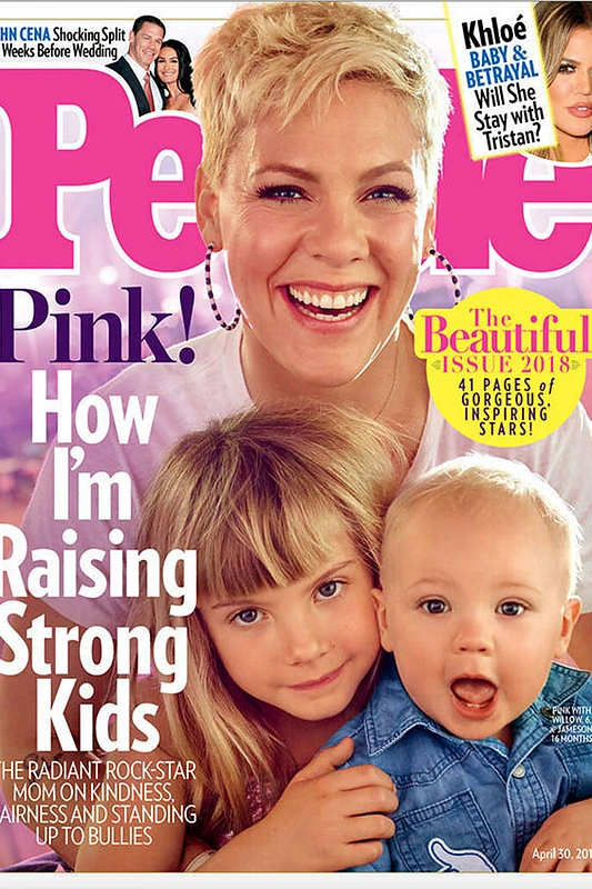 Dainininkė Pink su vaikais