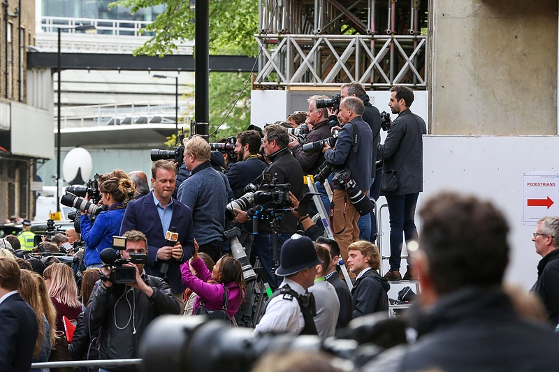 Paparaciai laukia karališkojo kūdikio