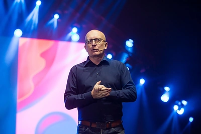 Netrukus seneliu tapsiantis Arūnas Valinskas nesuvaldė ašarų