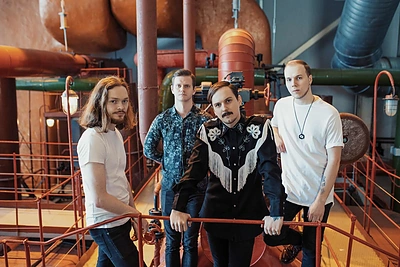 „Deeper Upper“ perdainavo „Happyendless“ hitą „Power Forever“