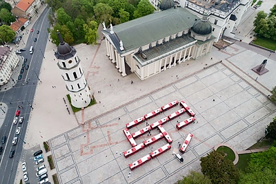 Autobusų labirintas Vilniaus Katedros aikštėje