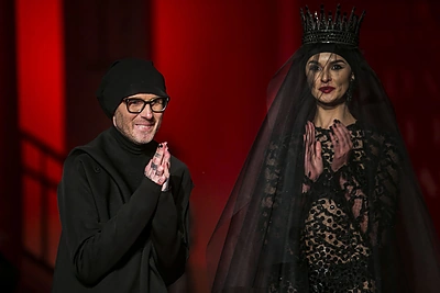 „Madam pareis vėliau“: kolekciją pristatęs Liutauras Salasevičius įrodė, kad juoda gali būti ryški