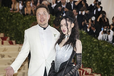 Elonas Muskas ir Grimes / „Scanpix“ nuotr.