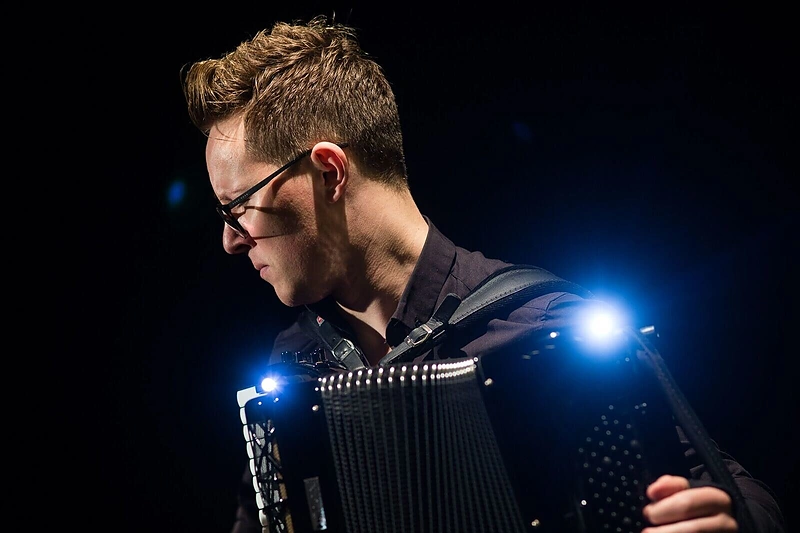 Festivalis „Akordeono muzikos savaitė“ įgavo vizualinę tapatybę, gimusią iš... oro