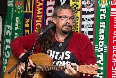 Aleksandras Makejevas pristato vaizdo klipą „Šiais metais vasaros nebus“