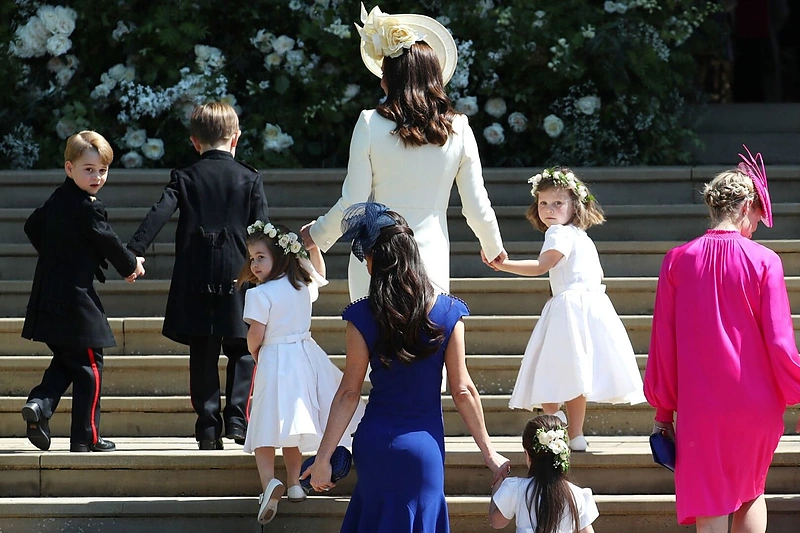 Kembridžo hercogienė Catherine su vaikais. Princesė Charlotte ir princas George'as – atsisukę, kairėje.