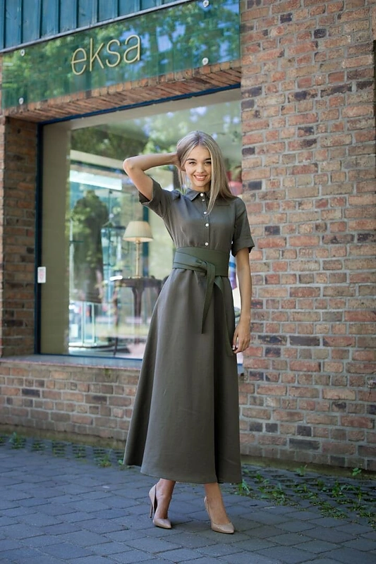 Šokėja Brigita Gaižauskaitė demonstruoja „Eksa“ lino drabužius