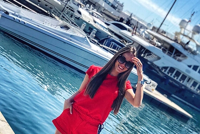 Viktorija Siegel su sužadėtiniu ir dukra persikraustė į Kanus
