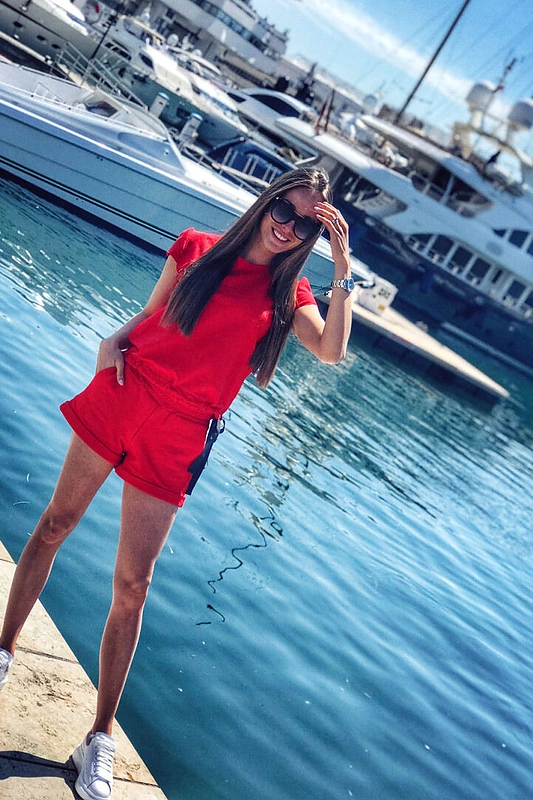 Viktorija Siegel su sužadėtiniu ir dukra persikraustė į Kanus