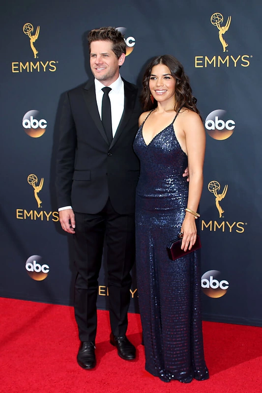 America Ferrera su vyru Ryanu Piersu Williamsu