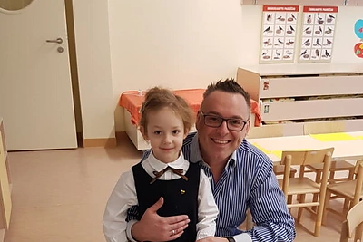Egmontas Bžeskas laimingas, kai namuose siaučia keturmetė Amelija dvejų metų Elvija