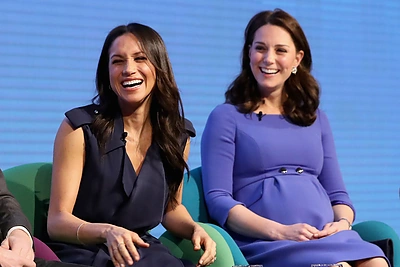 Kodėl karalienė Elizabeth II gerokai šilčiau priėmė Meghan nei Catherine?