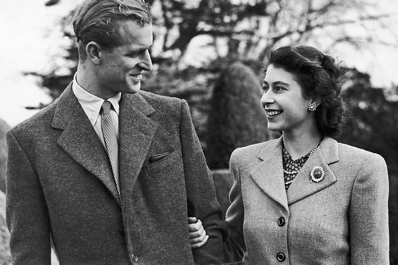 Princas Philipas ir Karalienė Elizabeth II per savo medaus mėnesį (1947)