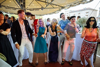 Žinomi žmonės sulėkė į Klaipėdą ir siautė ant laivo denio