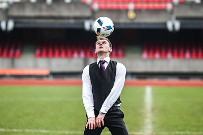 Futbolo „Freestyle“ technika užsiimantis Eduardas Butiuto