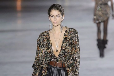 Šortų ir avalynės deriniai vasarai