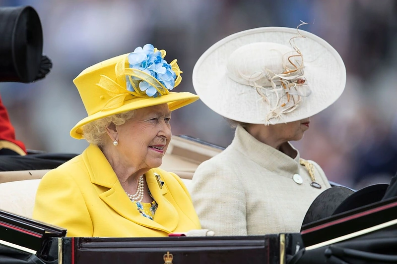 Karalienė Elizabeth II ir princesė Anne