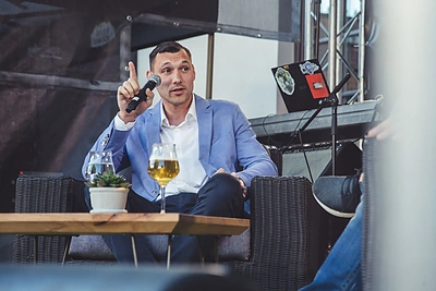 „Kitokių pasikalbėjimų“ su Jonu Mačiuliu akimirka