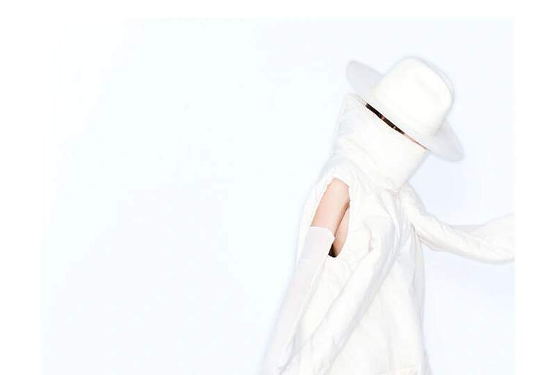 Dizainerės Mortos Nakaitės modelis