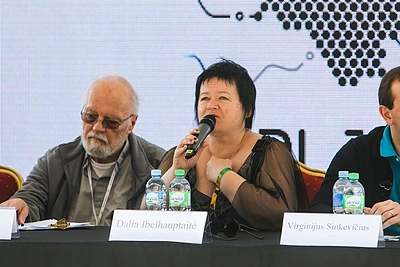 Trijų kartų diskusija: Dalia Ibelhauptaitė prisiminė skaudžią tėvų praeitį