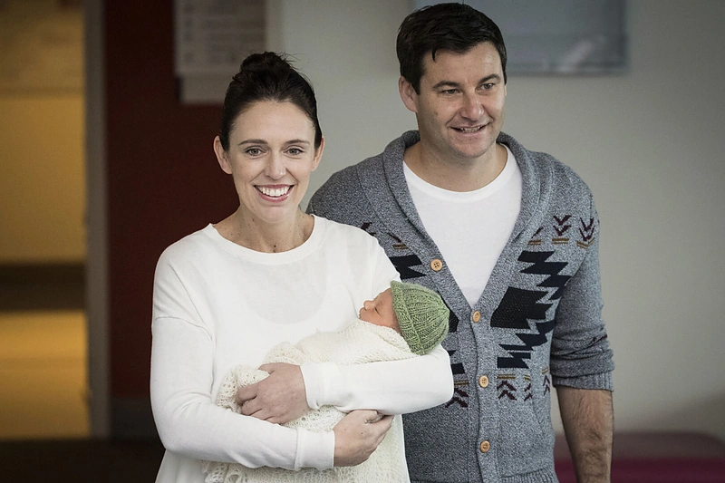 Naujosios Zelandijos ministrė pirmininkė Jacinda Ardern su šeima