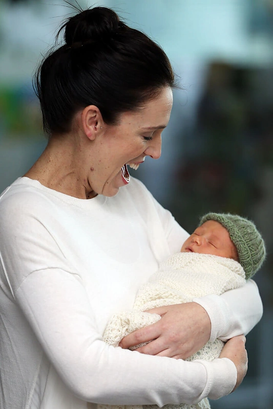 Naujosios Zelandijos ministrė pirmininkė Jacinda Ardern su šeima
