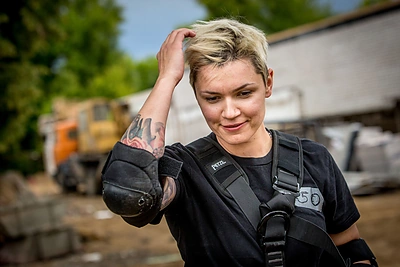 Asmens sargybinė Simona įveikia oro iššūkį / Vidmanto Balkūno / 15min nuotr.