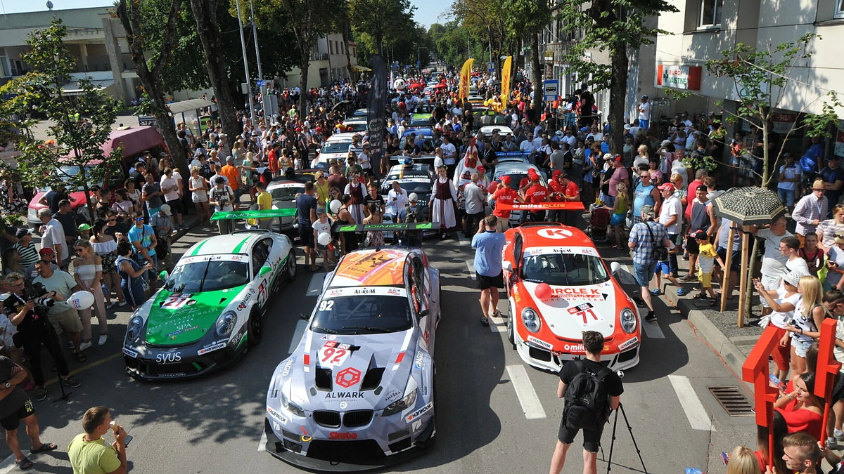 Prasidėjo 1006 km lenktynės