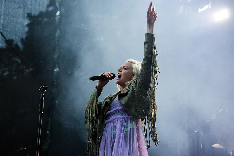 „Tove Lo“ koncerto VU botanikos sode akimirka