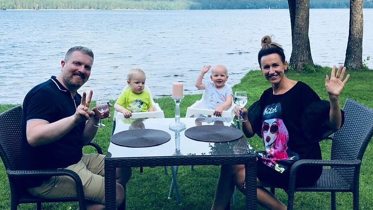 Katažina ir Deivydas Zvonkai su dvynukais