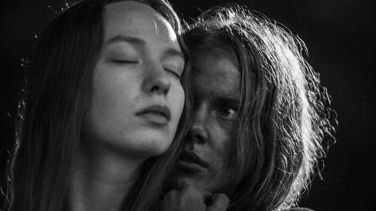 Kadras iš Rainer Sarnet filmo „Lapkritis“