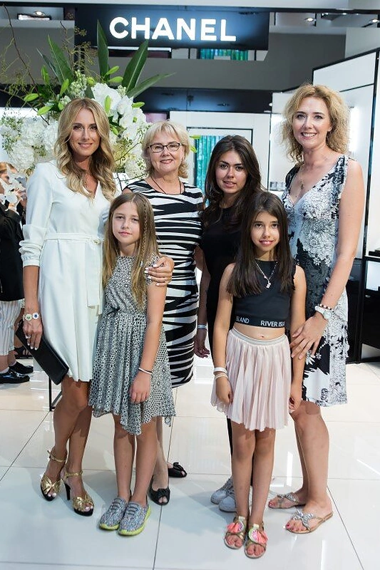 Violeta Repčenkaitė (kairėje), Sabina Repčenkienė, Ramunė Repčenkaitė