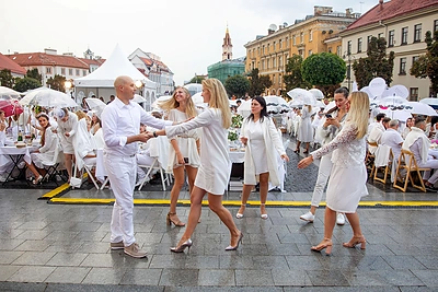 Jubiliejinė „Le Dîner en Blanc“ vakarienė Vilniuje