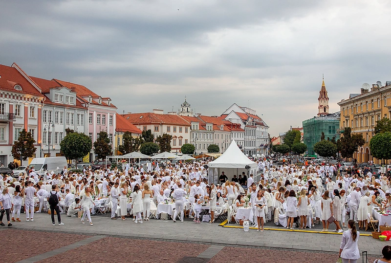 Jubiliejinė „Le Dîner en Blanc“ vakarienė Vilniuje