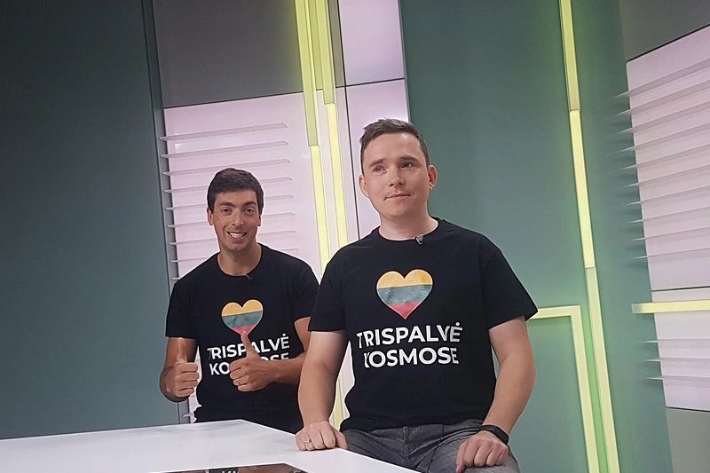 „Trispalvė kosmose“ projekto nariai Tauras Sinkus ir Raimondas Žvirblis