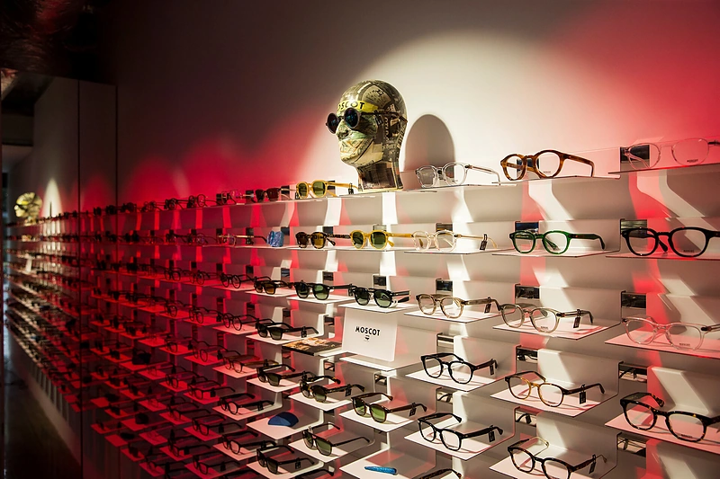 „MOSCOT“ akinių pristatymo akimirka