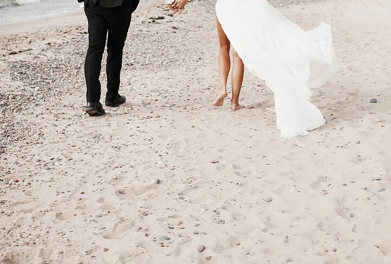 Šventojoje žiedus sumainė aktorius Edgaras Bechter ir Modesta Stonkutė