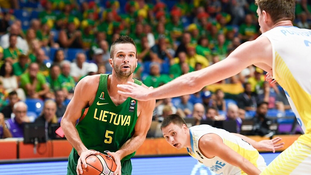 Mantas Kalnietis, atstovaujantis Lietuvos krepšinio rinktinę