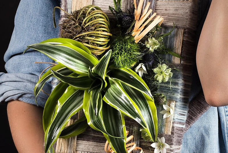 Floristinės juvelyrikos kolekcija: „Gėlių kuprinė ant tavo peties“!